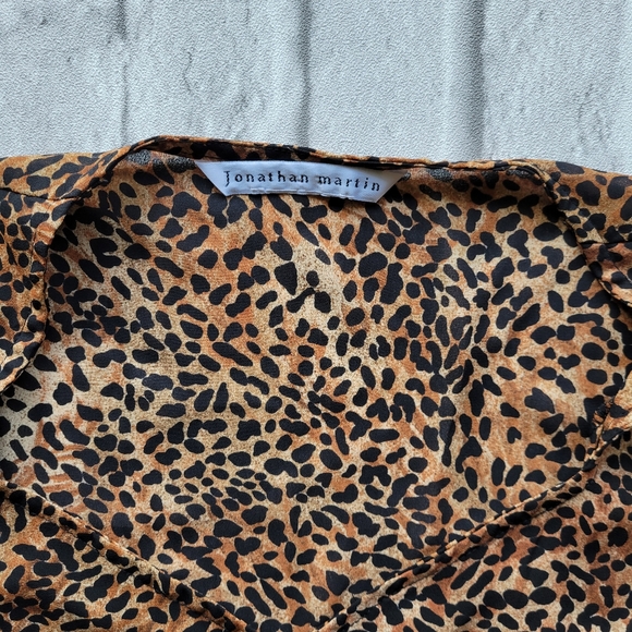 Jonathan Martin leopard print crop top with bell sleeves Size medium/ large - Picture 5 of 9